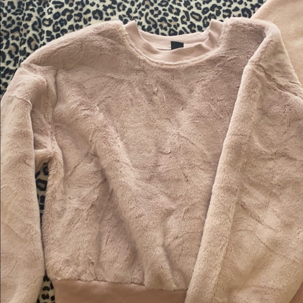 Very soft dusty pink crew neck